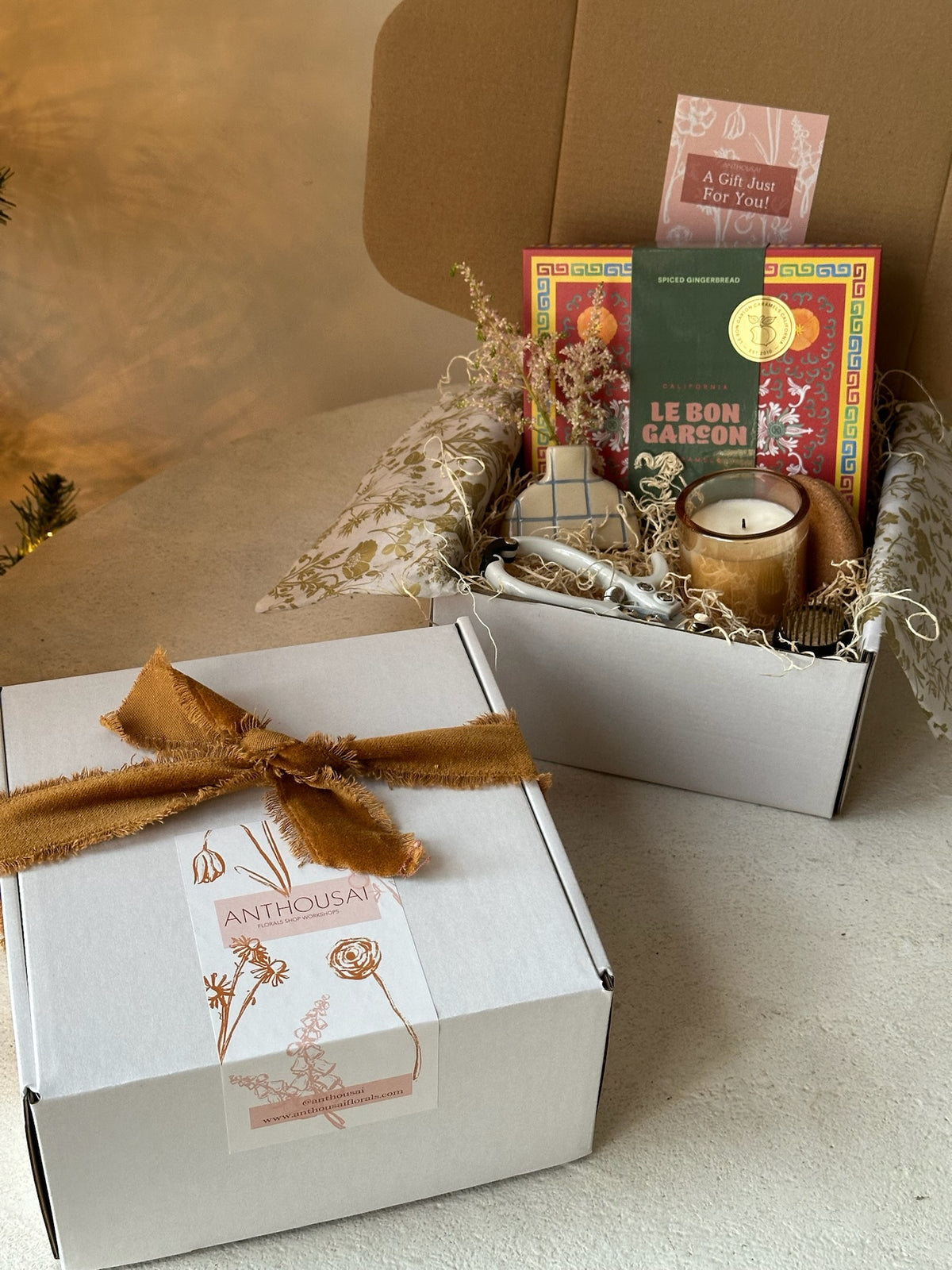 Anthousai Large Christmas Gift Box